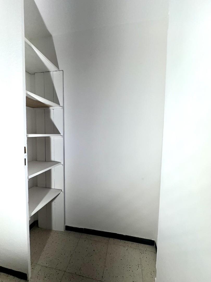 Schuhschrank und Garderobe