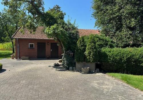 Stallansicht hinterm Haus