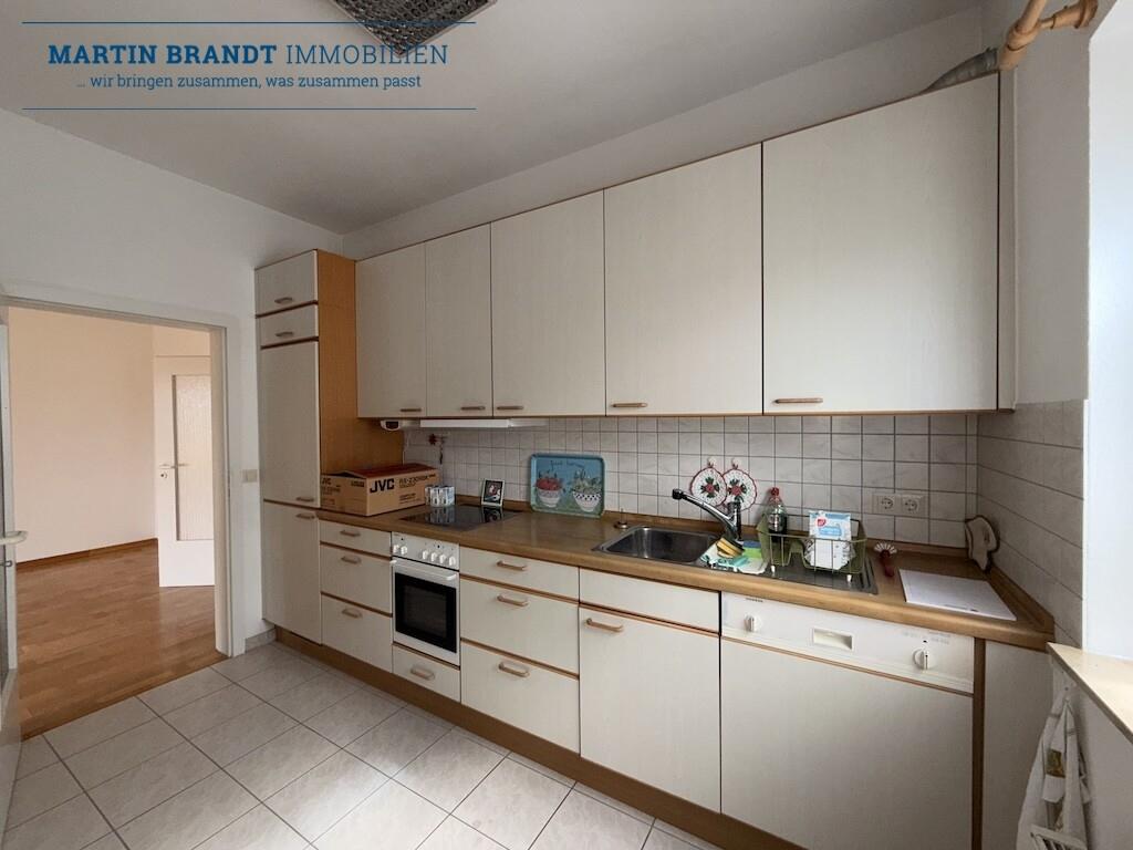 Küche mit Einbauküche