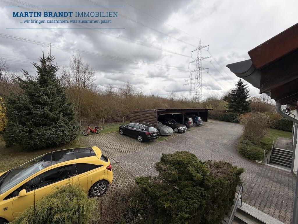 Ausblick auf die Carport-Anlage