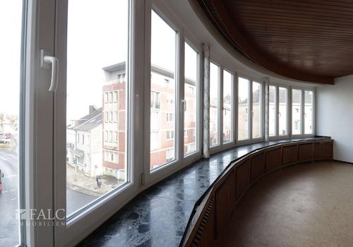 Geschwungenes Fensterband 