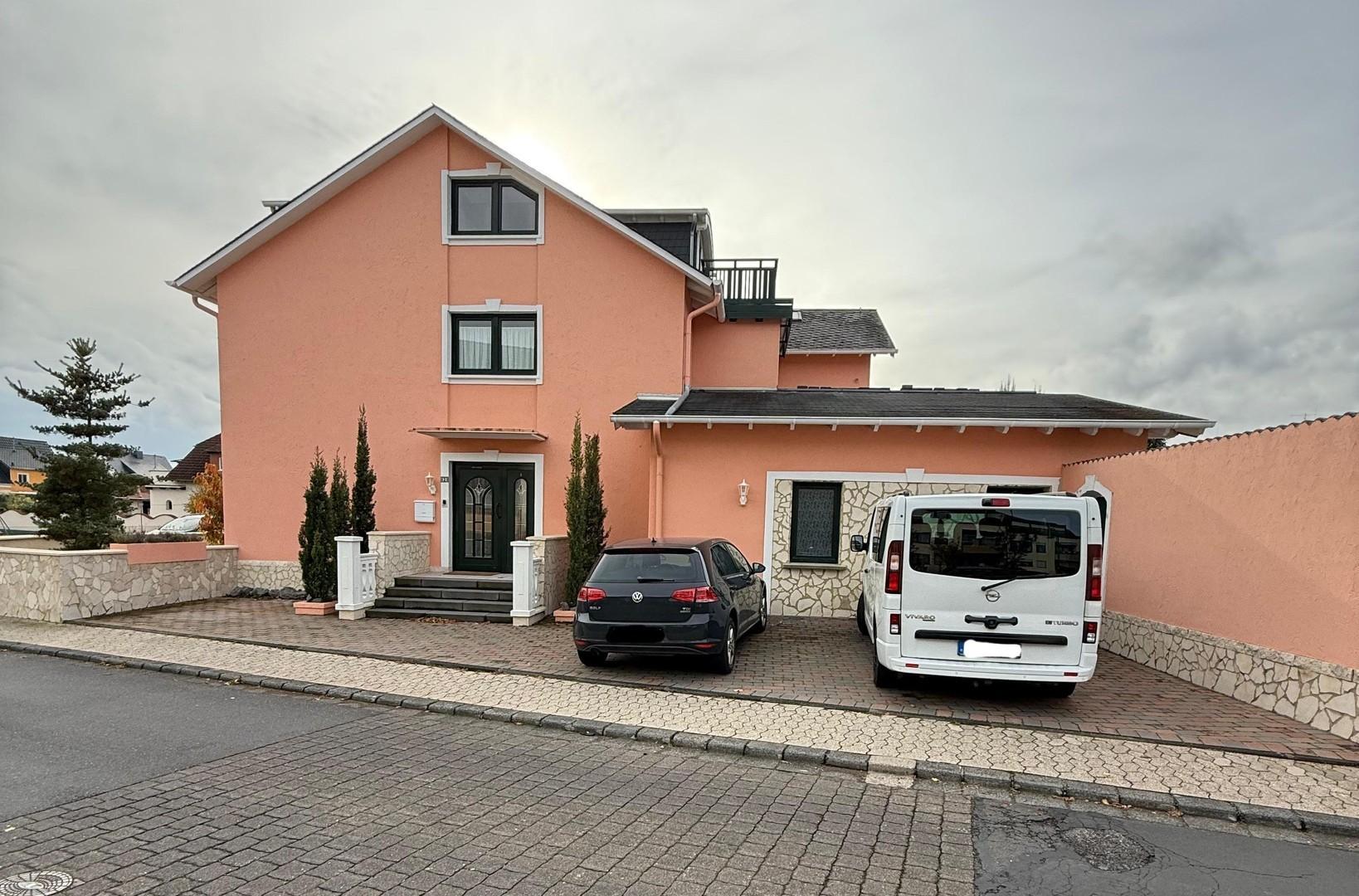 Straßenansicht