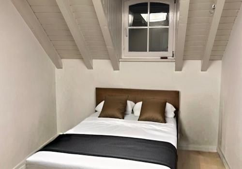 Schlafzimmer, DG