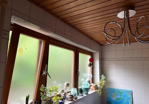 lichtdurchflutetes Badezimmer