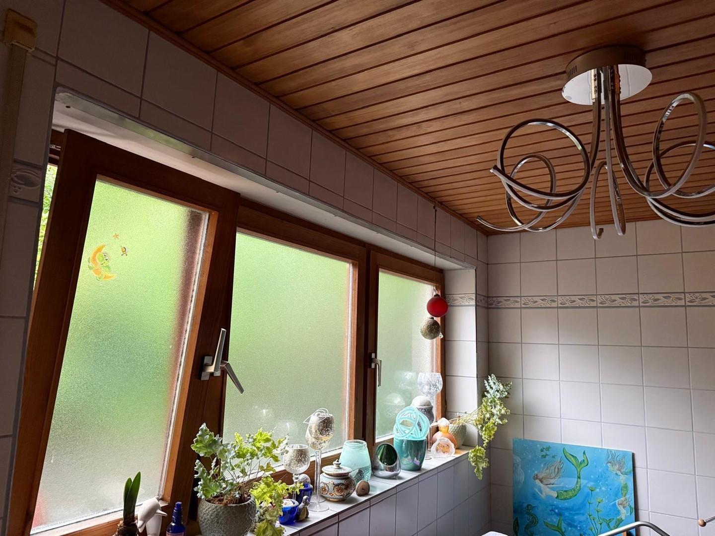 lichtdurchflutetes Badezimmer