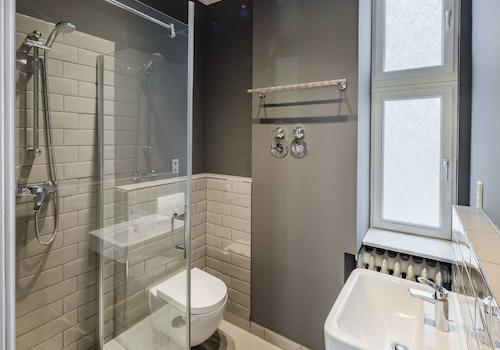 Tageslichtbad mit Dusche