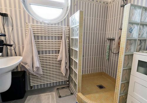 Badezimmer 1 Haupthaus 
