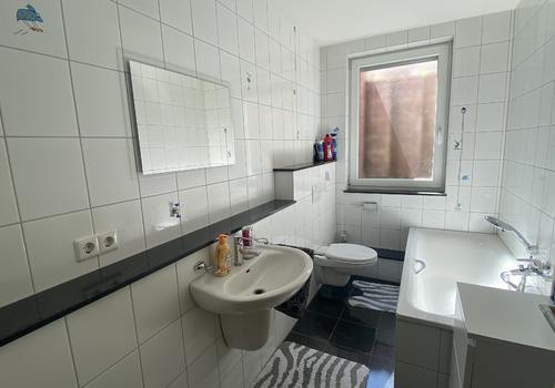 Zweites Badezimmer