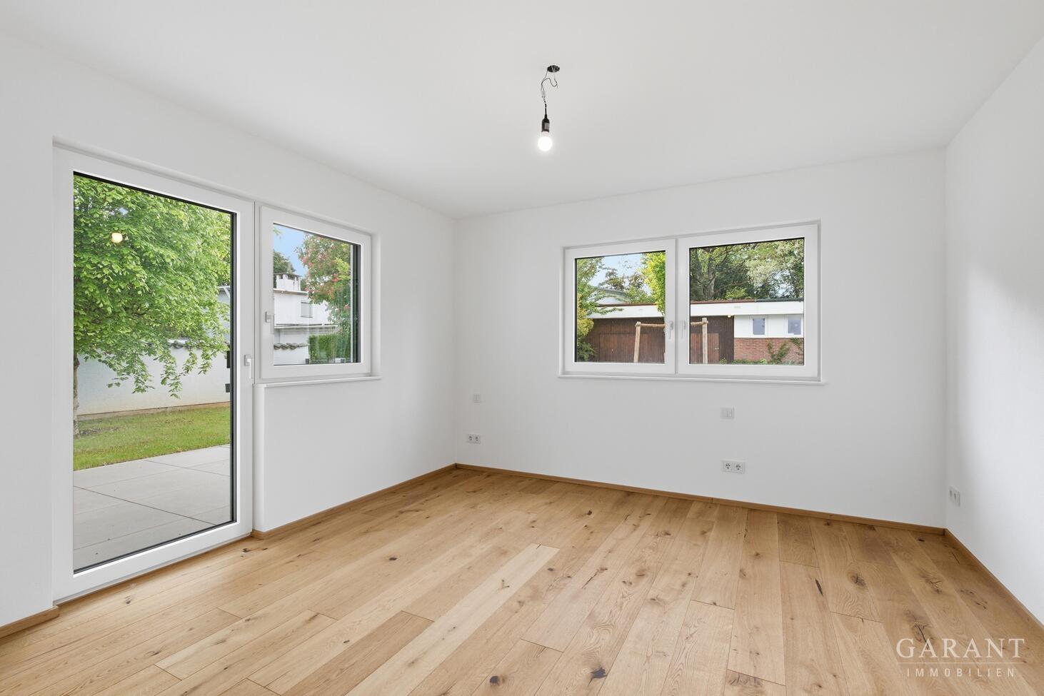 Büro mit Terrassenzugang