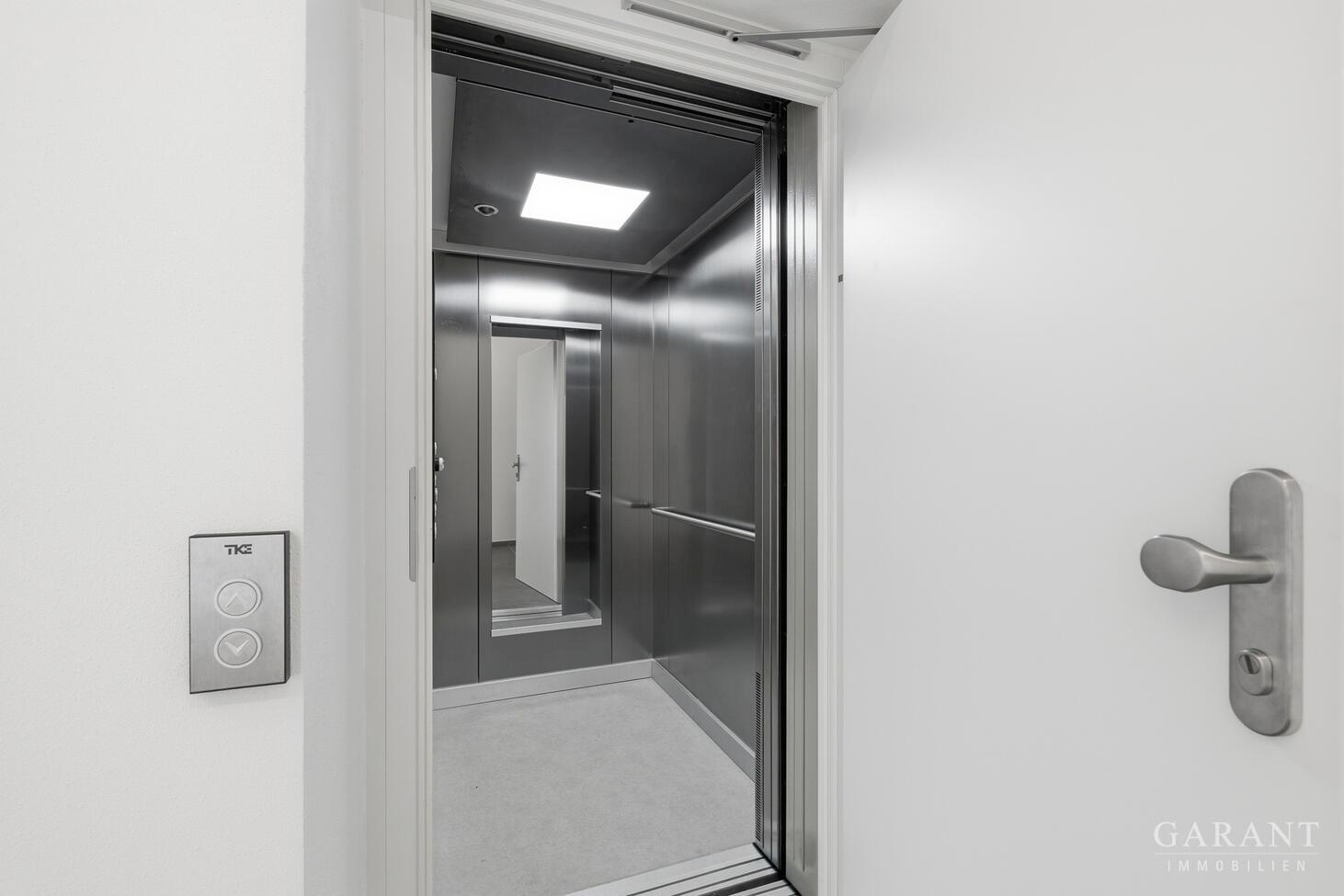 per Aufzug direkt in die Wohnung