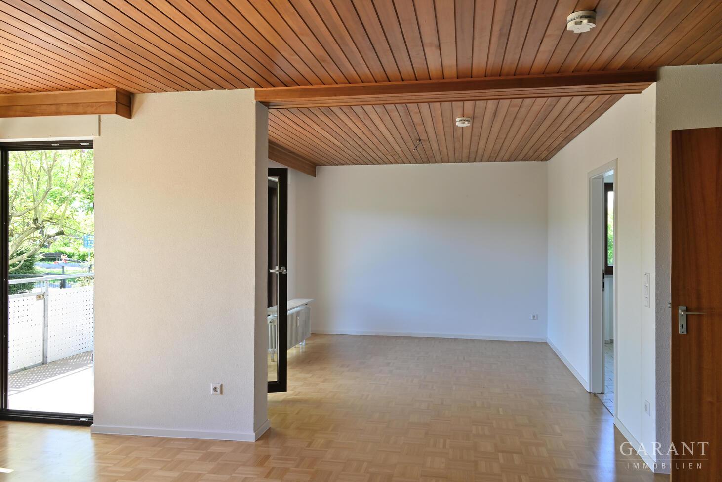 Esszimmer mit angrenzender Küche