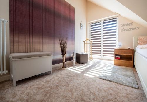 Schafzimmer mit Balkonzugang