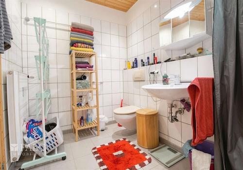Modernes Badezimmer