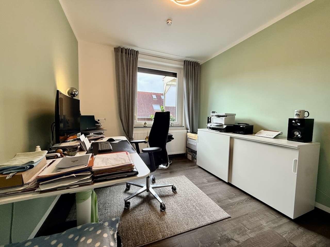 Büro EG
