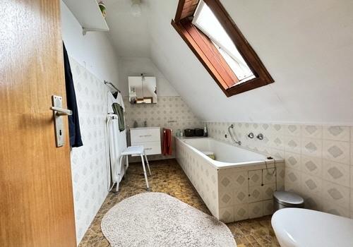 Badezimmer im Dachgeschoss