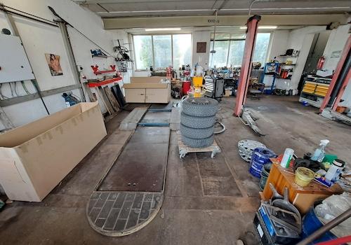 Werkstatt mit Grube Bühne