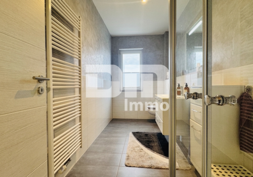 Badezimmer 2 / Dusche / Handtuchwärmer