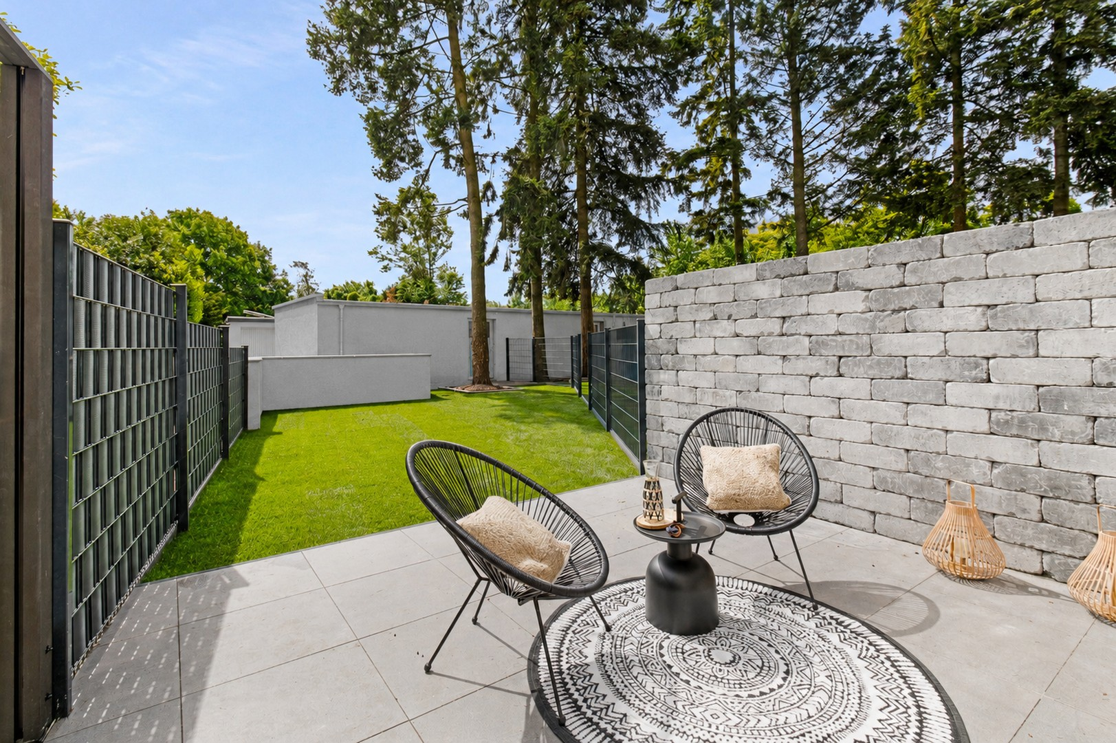 Garten - Terrasse - Garage 