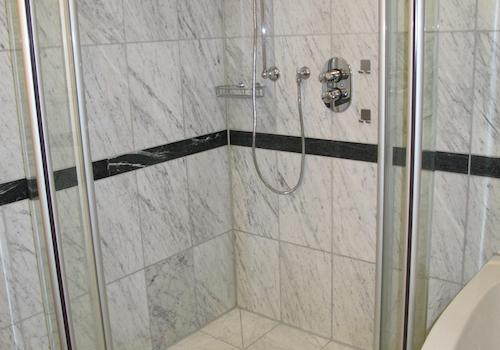 Dusche im Hauptbad