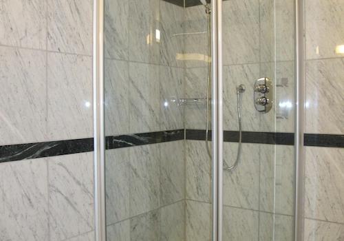 Dusche im Hauptbad