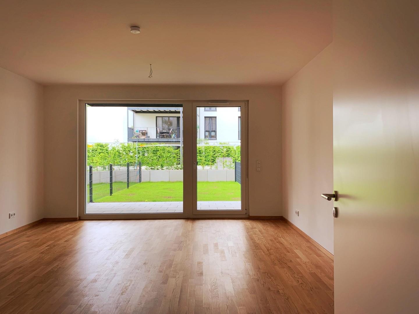Wohnzimmer mit Gartenblick