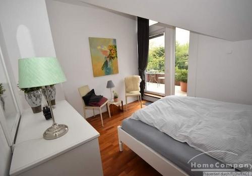 Schlafzimmer 1