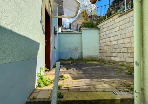 Außen zu Haustür und Terrasse OG