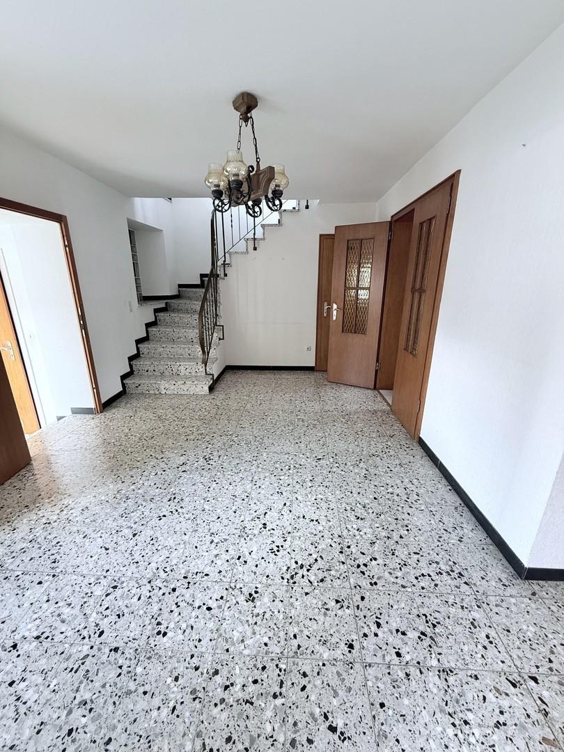 Flur zur Küche und Treppenhaus