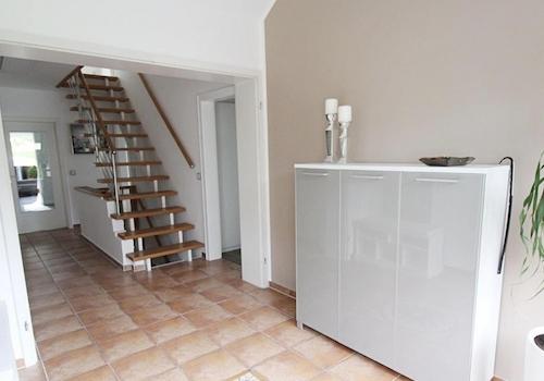 Flur mit Treppe zum 1.OG