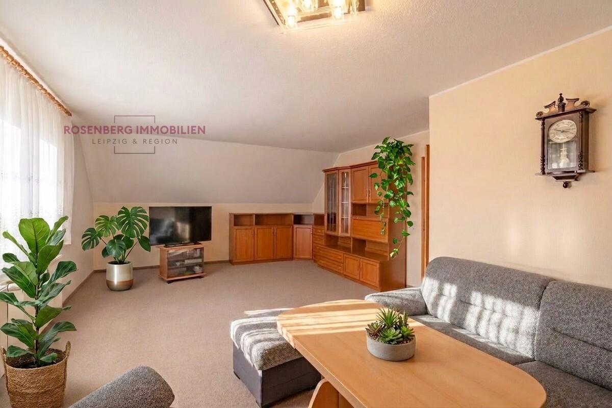 99a3e290-wohnzimmer-dachgeschoss-wohnzimmer-staging-in-pegau-pegau