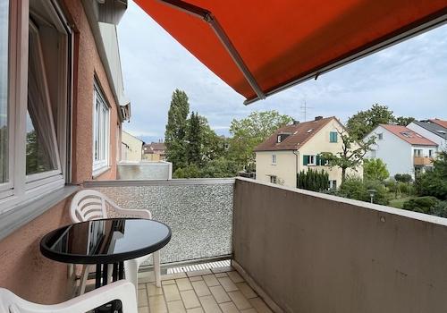 Balkon mit Markise