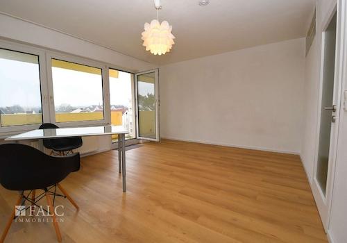 Blick Wozi zum Balkon von links
