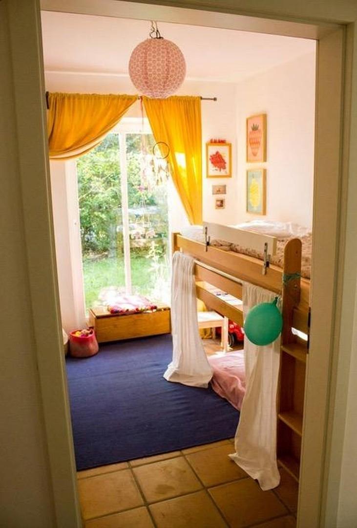 Kinder- bzw. Arbeitszimmer