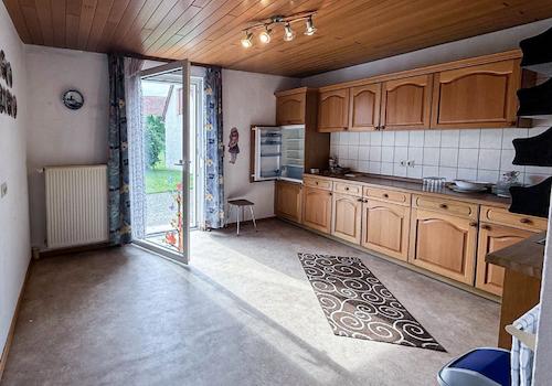 Küche mit Blick zur Terrasse