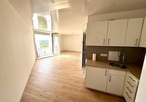 Wohnzimmer Blick 2 mit Küche