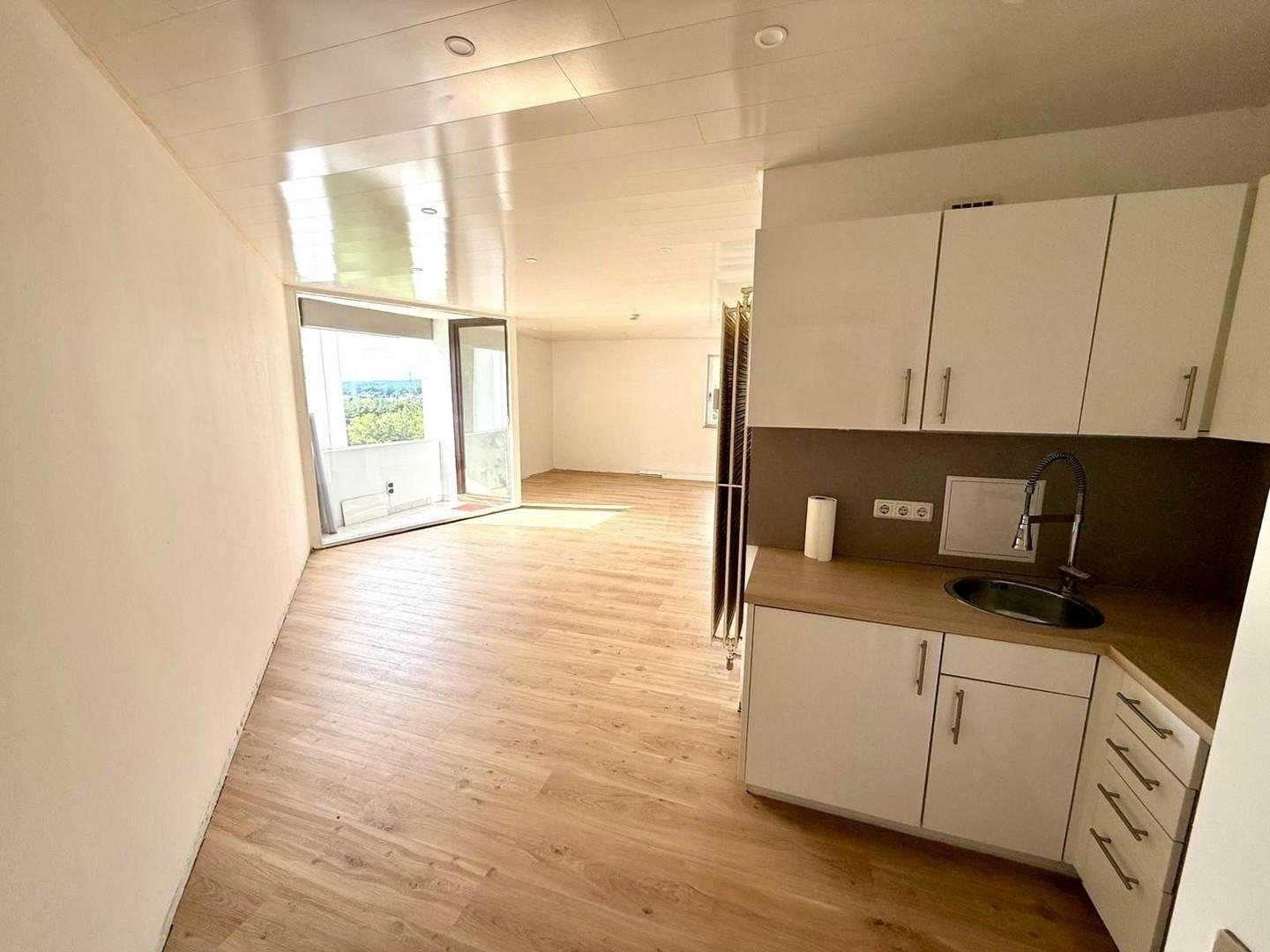 Wohnzimmer Blick 2 mit Küche