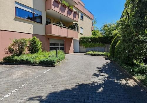 Einfahrt Garage
