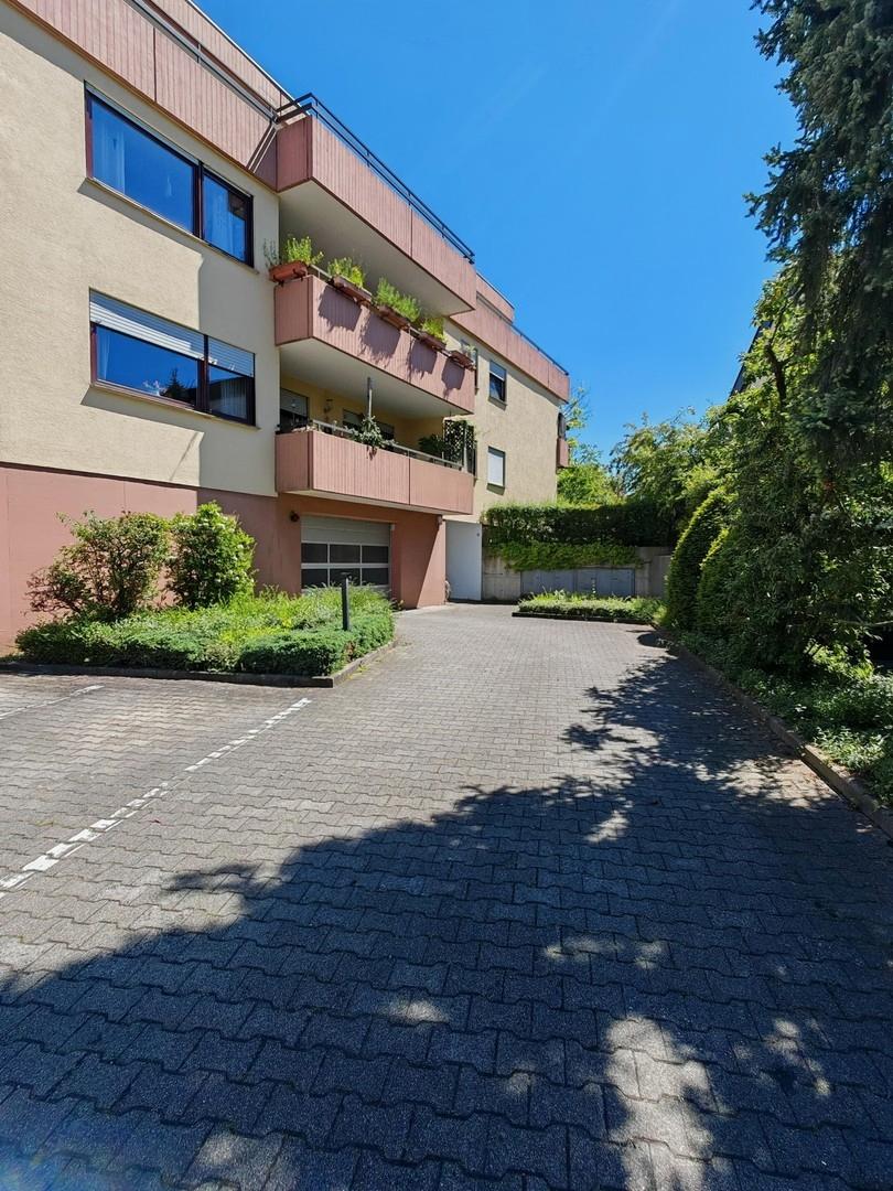 Einfahrt Garage
