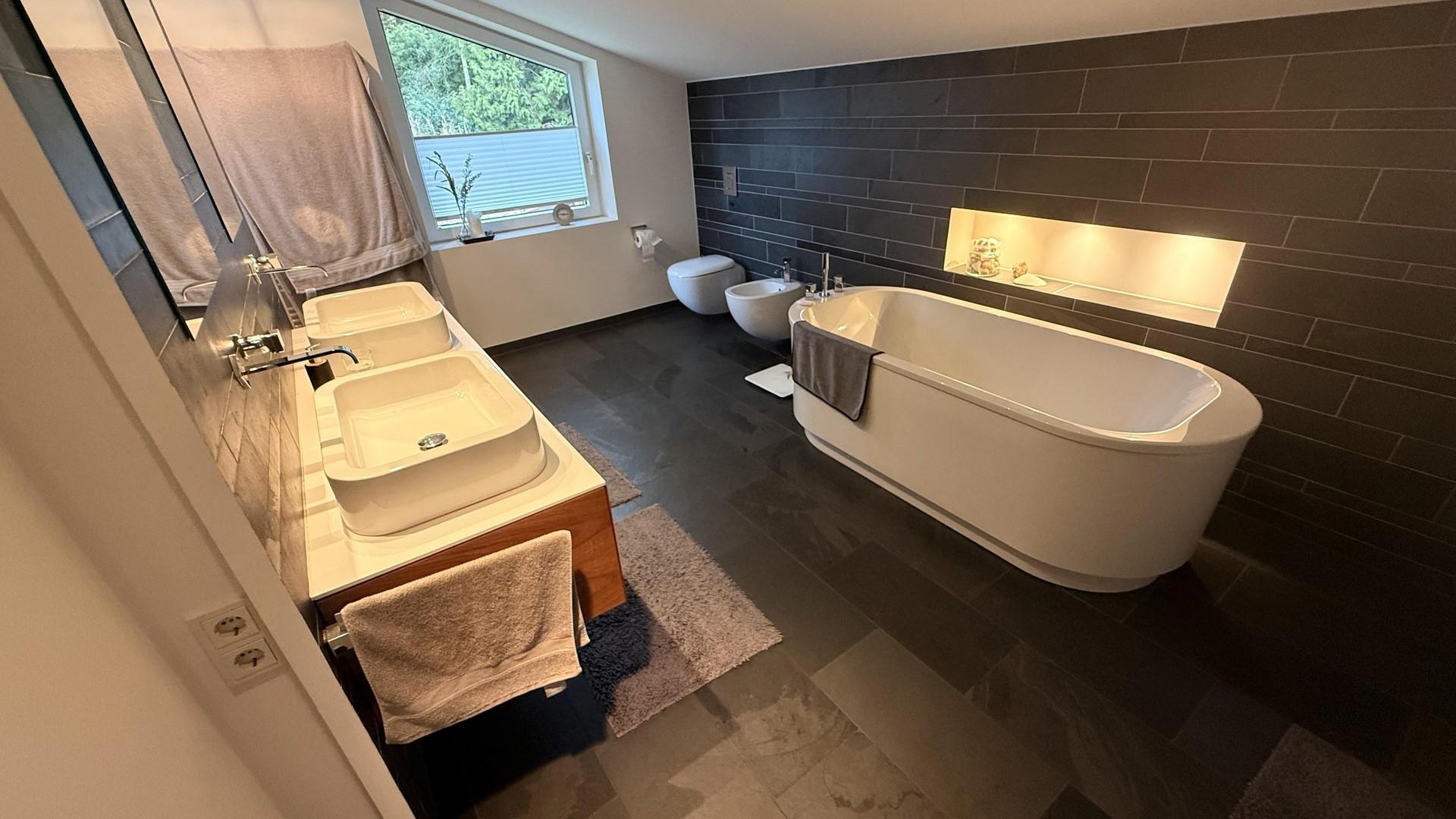 Elternbadezimmer