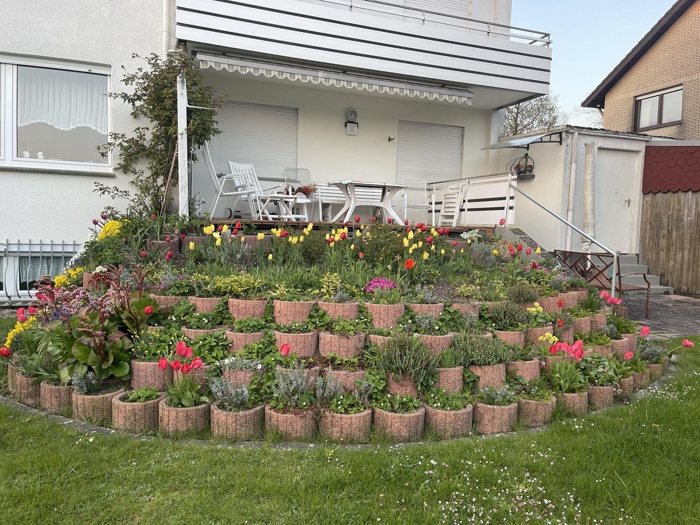 Terrasse hochgesetztes EG
