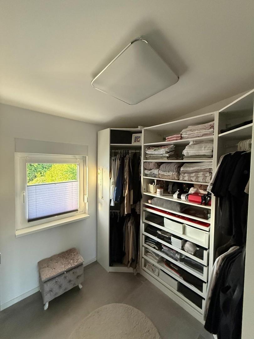 Ankleidezimmer / Zimmer