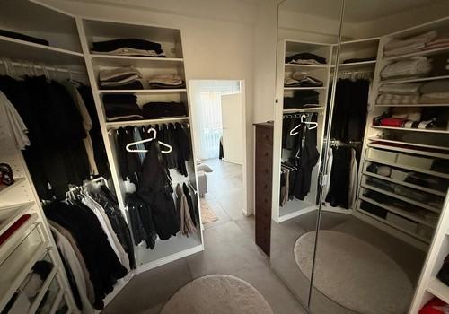 Ankleidezimmer / Zimmer