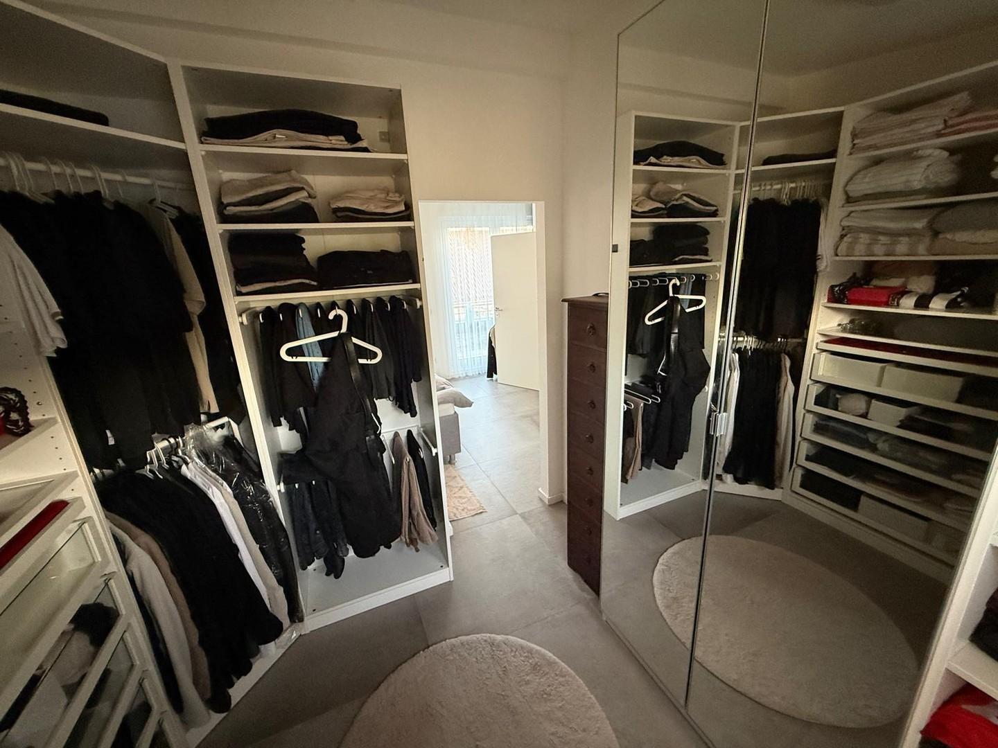 Ankleidezimmer / Zimmer
