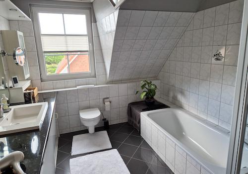 Bad Wanne u. Dusche