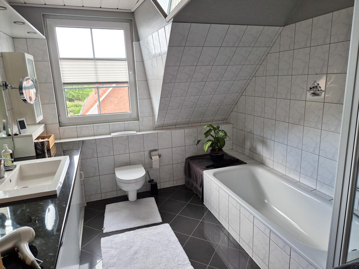 Bad Wanne u. Dusche