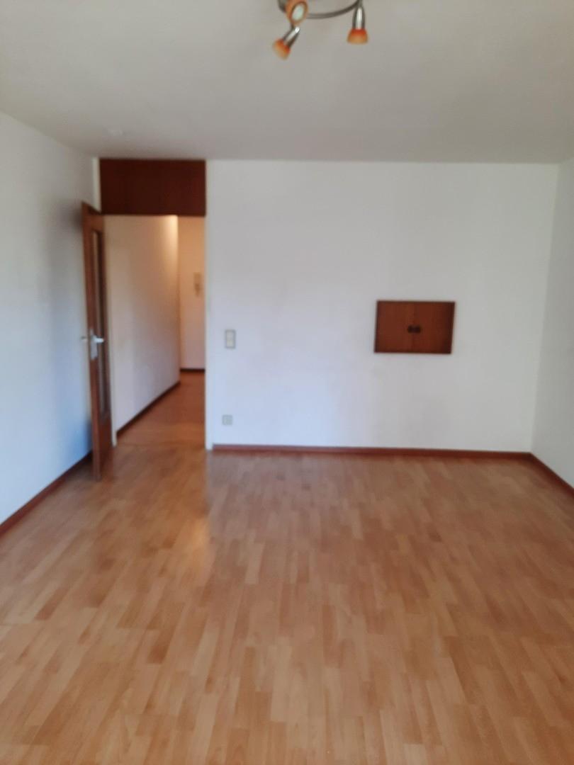 Wohnzimmer mit Balkon