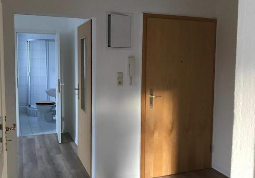 Flur Blick in Schlafz. und Bad