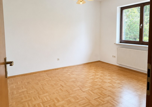Schlafzimmer/Arbeitszimmer EG