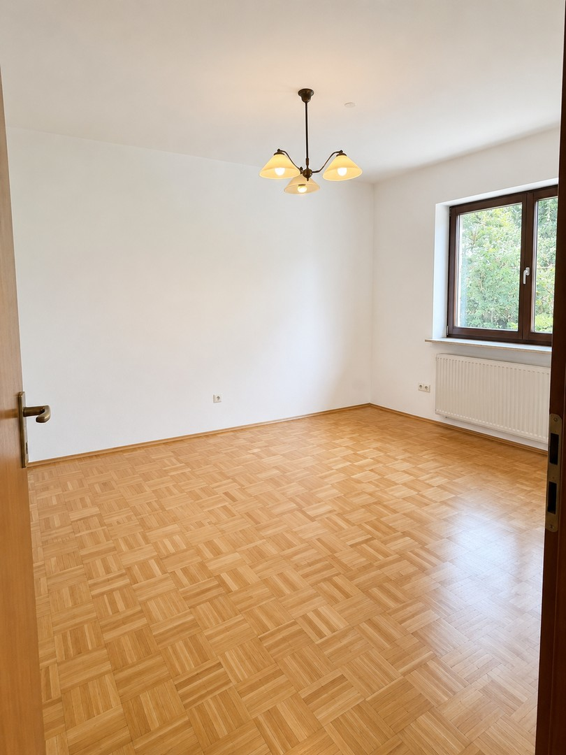 Schlafzimmer/Arbeitszimmer EG