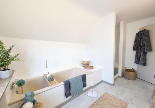 Badezimmer im DG
